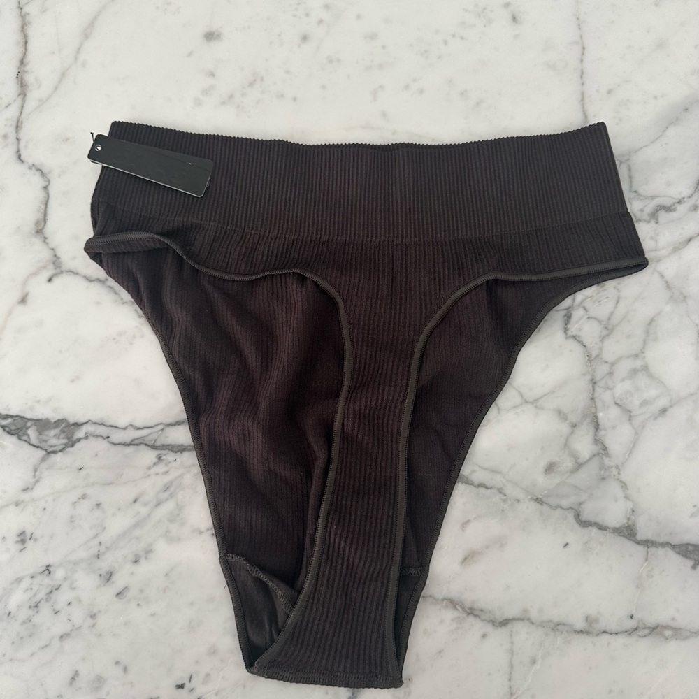 NWT | SKIMS STRETCH RIB BRIEF | L/XL | Cocoa
